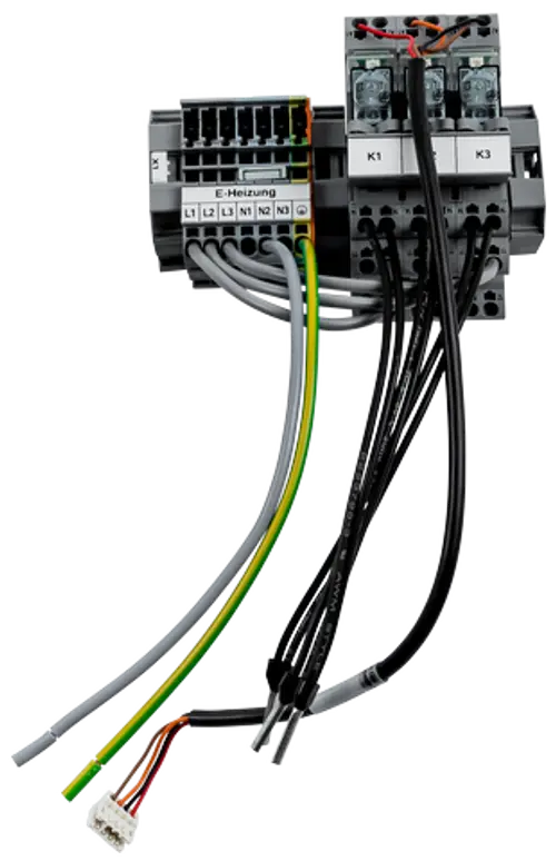Steuerungseinheit für elektrische Heizung von Wolf mit Klemmenanschlüssen und mehreren Relais für elektrische Heizsysteme.
